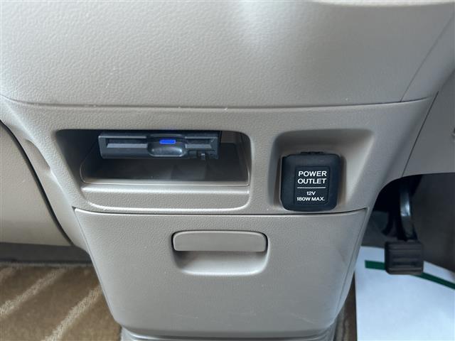 N-BOX G・Lパッケージ 4WD 社外メモリナビ横滑り防止装置 盗難防止装置 ETC ドアバイザー パワースライドドア 14インチ純正アルミホイール チップアップシート スペアキー1本 プッシュスタート スペアキー1本(11枚目)