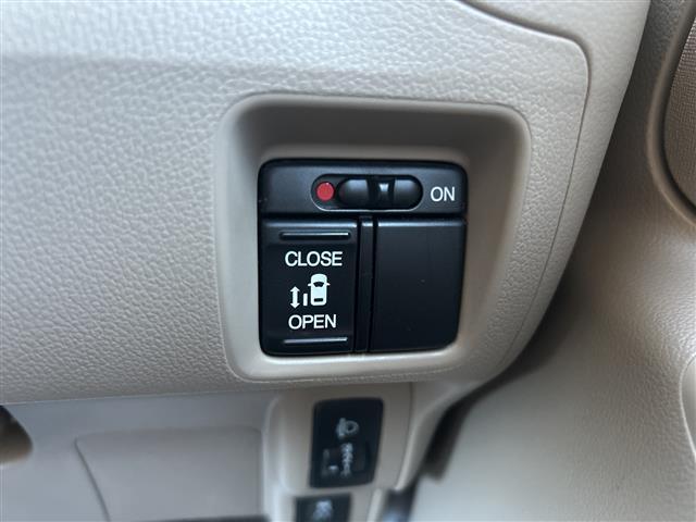 N-BOX G・Lパッケージ 4WD 社外メモリナビ横滑り防止装置 盗難防止装置 ETC ドアバイザー パワースライドドア 14インチ純正アルミホイール チップアップシート スペアキー1本 プッシュスタート スペアキー1本(15枚目)