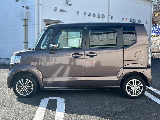 N-BOX G・Lパッケージ 4WD 社外メモリナビ横滑り防止装置 盗難防止装置 ETC ドアバイザー パワースライドドア 14インチ純正アルミホイール チップアップシート スペアキー1本 プッシュスタート スペアキー1本(27枚目)