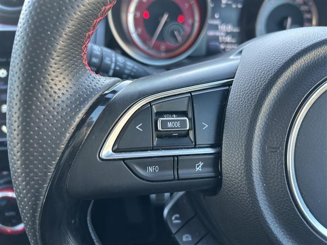 スイフトスポーツ ベースグレード ワンオーナー 社外ディスプレイオーディオ 横滑り防止装置 盗難防止装置 プッシュスタート クルーズコントロール バックカメラ 純正17インチアルミホイール シートヒーター 取扱説明書 ETC(3枚目)