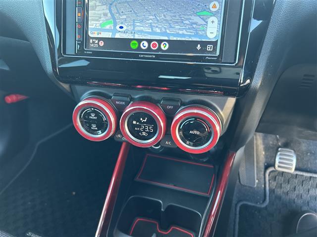 スイフトスポーツ ベースグレード ワンオーナー 社外ディスプレイオーディオ 横滑り防止装置 盗難防止装置 プッシュスタート クルーズコントロール バックカメラ 純正17インチアルミホイール シートヒーター 取扱説明書 ETC(9枚目)