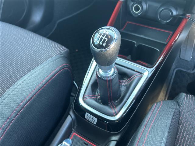 スイフトスポーツ ベースグレード ワンオーナー 社外ディスプレイオーディオ 横滑り防止装置 盗難防止装置 プッシュスタート クルーズコントロール バックカメラ 純正17インチアルミホイール シートヒーター 取扱説明書 ETC(10枚目)