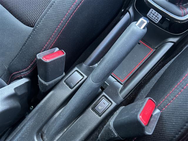 スイフトスポーツ ベースグレード ワンオーナー 社外ディスプレイオーディオ 横滑り防止装置 盗難防止装置 プッシュスタート クルーズコントロール バックカメラ 純正17インチアルミホイール シートヒーター 取扱説明書 ETC(11枚目)