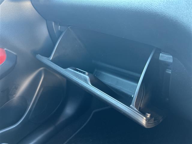 スイフトスポーツ ベースグレード ワンオーナー 社外ディスプレイオーディオ 横滑り防止装置 盗難防止装置 プッシュスタート クルーズコントロール バックカメラ 純正17インチアルミホイール シートヒーター 取扱説明書 ETC(14枚目)