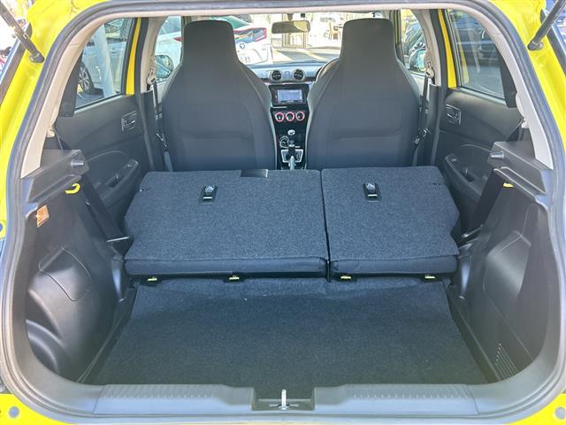 スイフトスポーツ ベースグレード ワンオーナー 社外ディスプレイオーディオ 横滑り防止装置 盗難防止装置 プッシュスタート クルーズコントロール バックカメラ 純正17インチアルミホイール シートヒーター 取扱説明書 ETC(20枚目)