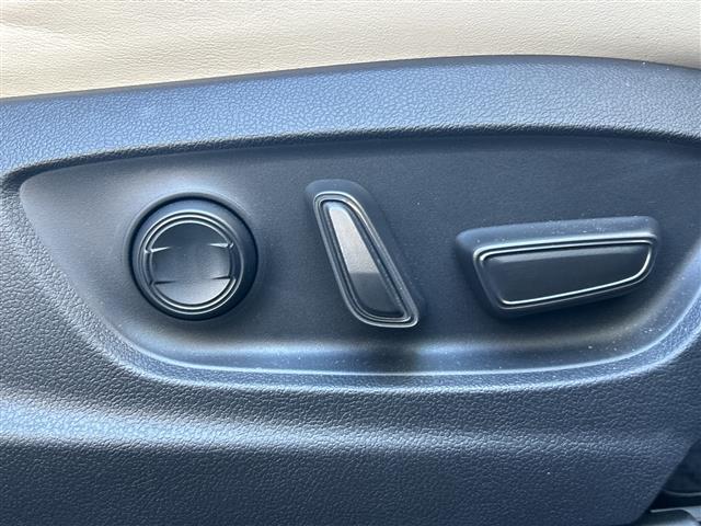 クラウンクロスオーバー Gアドバンスド・レザーパッケージ ワンオーナー純正ナビ純正アルミフロアマットアラウンドビューETCドラレコパワーシートシートヒーター電動リアゲートクルコンオートライトコーナーセンサースマートキースペアキー保証書(20枚目)