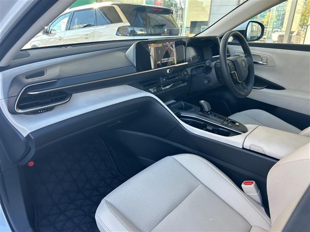 クラウンクロスオーバー Gアドバンスド・レザーパッケージ ワンオーナー純正ナビ純正アルミフロアマットアラウンドビューETCドラレコパワーシートシートヒーター電動リアゲートクルコンオートライトコーナーセンサースマートキースペアキー保証書(21枚目)