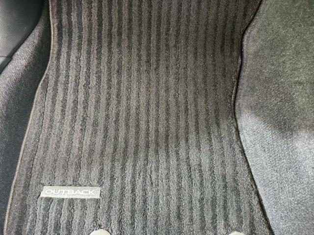 レガシィアウトバック ４ＷＤアウトバックリミテッド　純正　８インチ　ＳＤナビ／衝突安全装置／シートヒーター　前席／車線逸脱防止支援システム／シート　フルレザー／パーキングアシスト　バックガイド／電動バックドア／ドライブレコーダー　純正　革シート　４ＷＤ（30枚目）