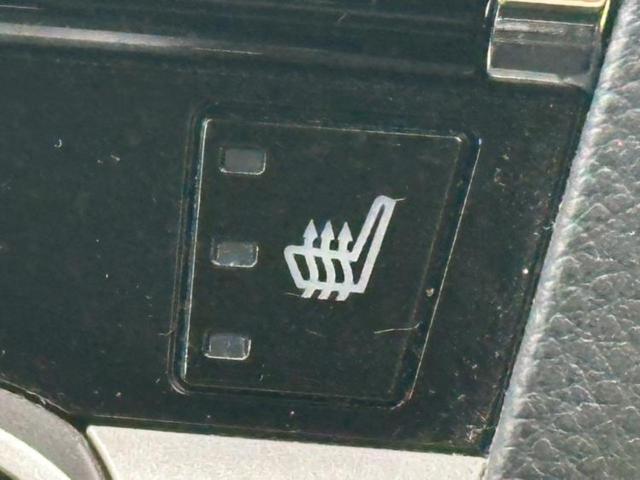 レガシィアウトバック ４ＷＤアウトバックリミテッド　純正　８インチ　ＳＤナビ／衝突安全装置／シートヒーター　前席／車線逸脱防止支援システム／シート　フルレザー／パーキングアシスト　バックガイド／電動バックドア／ドライブレコーダー　純正　革シート　４ＷＤ（34枚目）