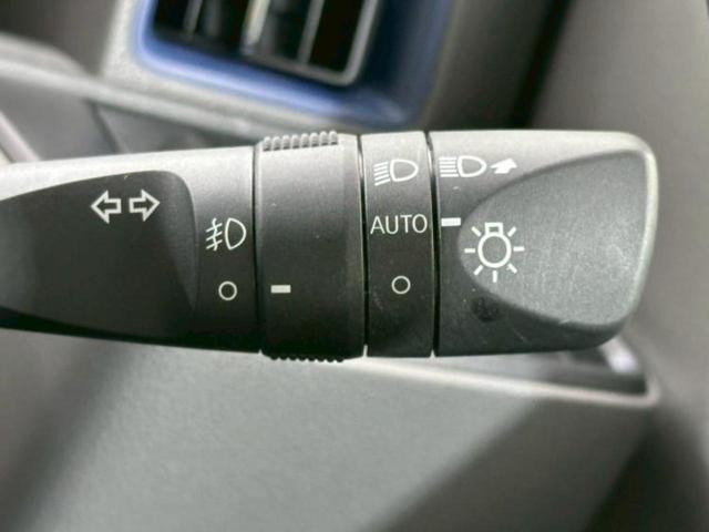 タント カスタムＸセレクション　新品タイヤ／保証書／純正　９インチ　ＳＤナビ／衝突安全装置／両側電動スライドドア／シートヒーター／パノラマモニター／車線逸脱防止支援システム／シート　ハーフレザー　衝突被害軽減システム　全周囲カメラ（17枚目）