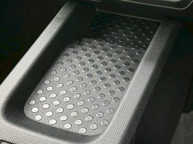 タフト Ｘ　新品タイヤ／ガラスルーフ／保証書／ディスプレイオーディオ／衝突安全装置／車線逸脱防止支援システム／ヘッドランプ　ＬＥＤ／Ｂｌｕｅｔｏｏｔｈ接続／ＥＢＤ付ＡＢＳ／横滑り防止装置／アイドリングストップ（35枚目）