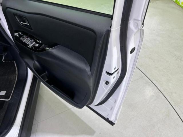 ヴォクシー ZSキラメキ 保証書/純正 10インチ SDナビ/フリップダウンモニター 純正 12.1インチ/衝突安全装置/両側電動スライドドア/車線逸脱防止支援システム/パーキングアシスト バックガイド 衝突被害軽減システム(25枚目)