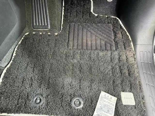 ヴォクシー ZSキラメキ 保証書/純正 10インチ SDナビ/フリップダウンモニター 純正 12.1インチ/衝突安全装置/両側電動スライドドア/車線逸脱防止支援システム/パーキングアシスト バックガイド 衝突被害軽減システム(28枚目)