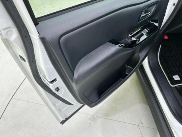 ヴォクシー ZSキラメキ3 保証書/純正 10インチ SDナビ/衝突安全装置/両側電動スライドドア/車線逸脱防止支援システム/シート 合皮/パーキングアシスト バックガイド/ドライブレコーダー 社外 衝突被害軽減システム ETC(24枚目)