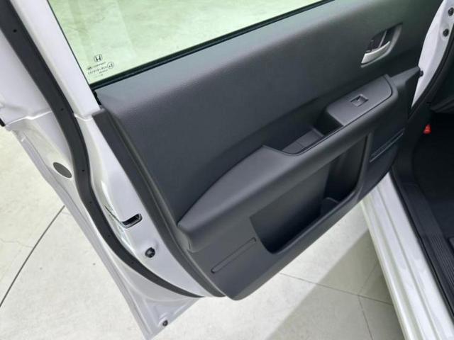 フリード eHEVエアーEX 保証書/純正 9インチ ナビ/ホンダセンシング/両側電動スライドドア/シートヒーター 前席/車線逸脱防止支援システム/パーキングアシスト バックガイド/登録済未使用車 衝突被害軽減システム 禁煙車(24枚目)