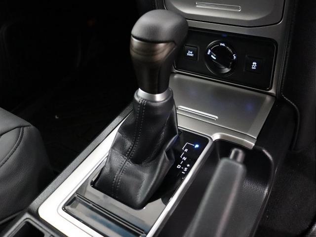 ランドクルーザープラド TX 【メッキ部マットブラック】【7人乗り】パールホワイト リフトアップ ウェッズアルミホイール ウッドコンビステアリング シフトノブ 新品シートカバー フロントカメラ 前後モデリスタ(12枚目)