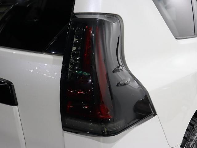 ランドクルーザープラド TX 【メッキ部マットブラック】【7人乗り】パールホワイト リフトアップ ウェッズアルミホイール ウッドコンビステアリング シフトノブ 新品シートカバー フロントカメラ 前後モデリスタ(18枚目)