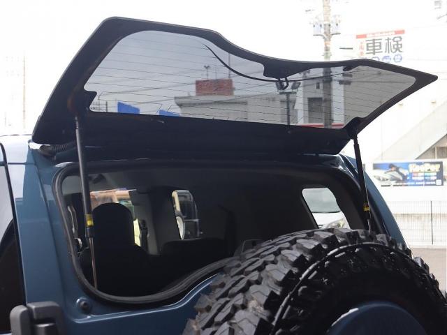 FJクルーザー カラーパッケージ アルルブルー ルーフ同色 マッドブラック 2インチリフトアップ バックランプ移設 シートカバー ジオランダーMTタイヤ ナイトロガジェットホイール 灯火類LED グリルガード 寒冷地仕様(14枚目)