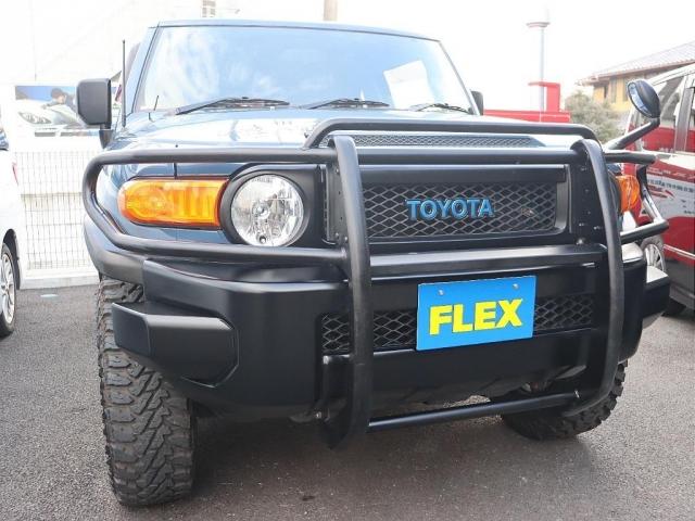 FJクルーザー カラーパッケージ アルルブルー ルーフ同色 マッドブラック 2インチリフトアップ バックランプ移設 シートカバー ジオランダーMTタイヤ ナイトロガジェットホイール 灯火類LED グリルガード 寒冷地仕様(15枚目)