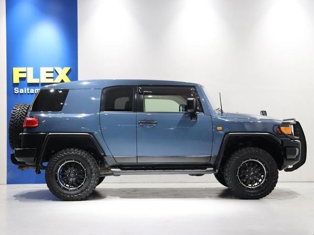 FJクルーザー カラーパッケージ アルルブルー ルーフ同色 マッドブラック 2インチリフトアップ バックランプ移設 シートカバー ジオランダーMTタイヤ ナイトロガジェットホイール 灯火類LED グリルガード 寒冷地仕様(18枚目)