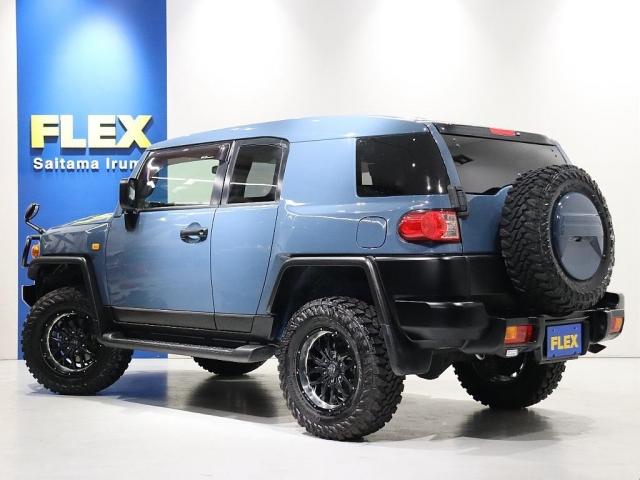 FJクルーザー カラーパッケージ アルルブルー ルーフ同色 マッドブラック 2インチリフトアップ バックランプ移設 シートカバー ジオランダーMTタイヤ ナイトロガジェットホイール 灯火類LED グリルガード 寒冷地仕様(20枚目)