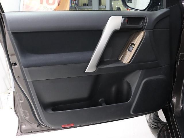 ランドクルーザープラド ＴＸ　マルチテレインモニター　オールペイント　グラファイトメタリック　新品シートカバー　サンルーフ　オーバーフェンダー　ＲＡＹＳ１７インチアルミホイール　ガナドールマフラー　ＡＬＰＩＮＥドラレコ（18枚目）