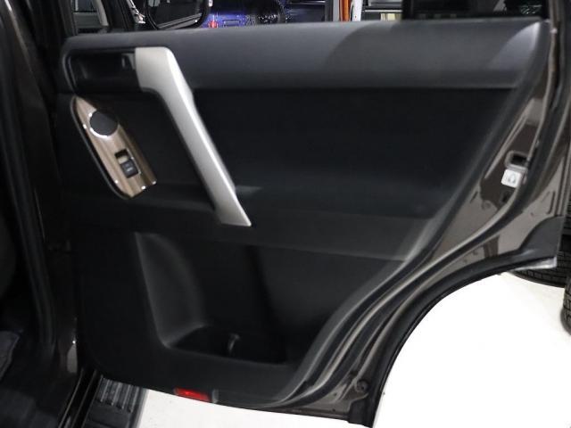 ランドクルーザープラド ＴＸ　マルチテレインモニター　オールペイント　グラファイトメタリック　新品シートカバー　サンルーフ　オーバーフェンダー　ＲＡＹＳ１７インチアルミホイール　ガナドールマフラー　ＡＬＰＩＮＥドラレコ（21枚目）