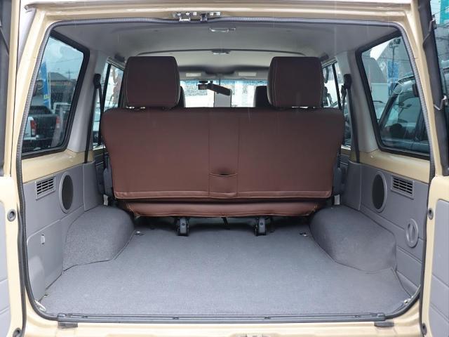 ランドクルーザー７０ ４．０　４ＷＤ　ワンオーナー　３０周年アニバーサリー　ベージュ　フォグランプ　ボディ同色オーバーフェンダー　純正アルミホイール塗装　背面タイヤカバー　純正７インチナビ　バックカメラ　コムテックドラレコ（12枚目）