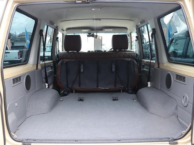 ランドクルーザー７０ ４．０　４ＷＤ　ワンオーナー　３０周年アニバーサリー　ベージュ　フォグランプ　ボディ同色オーバーフェンダー　純正アルミホイール塗装　背面タイヤカバー　純正７インチナビ　バックカメラ　コムテックドラレコ（13枚目）