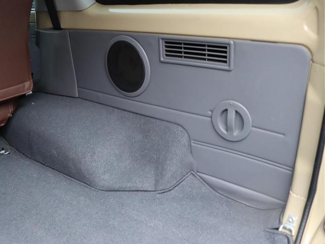 ランドクルーザー７０ ４．０　４ＷＤ　ワンオーナー　３０周年アニバーサリー　ベージュ　フォグランプ　ボディ同色オーバーフェンダー　純正アルミホイール塗装　背面タイヤカバー　純正７インチナビ　バックカメラ　コムテックドラレコ（15枚目）