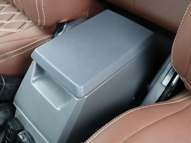 ランドクルーザー７０ ４．０　４ＷＤ　ワンオーナー　３０周年アニバーサリー　ベージュ　フォグランプ　ボディ同色オーバーフェンダー　純正アルミホイール塗装　背面タイヤカバー　純正７インチナビ　バックカメラ　コムテックドラレコ（19枚目）