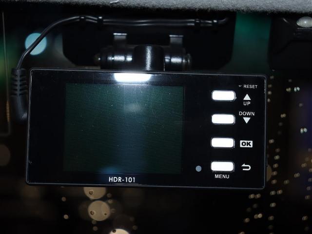 ランドクルーザー７０ ４．０　４ＷＤ　ワンオーナー　３０周年アニバーサリー　ベージュ　フォグランプ　ボディ同色オーバーフェンダー　純正アルミホイール塗装　背面タイヤカバー　純正７インチナビ　バックカメラ　コムテックドラレコ（27枚目）