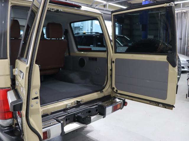 ランドクルーザー７０ ４．０　４ＷＤ　ワンオーナー　３０周年アニバーサリー　ベージュ　フォグランプ　ボディ同色オーバーフェンダー　純正アルミホイール塗装　背面タイヤカバー　純正７インチナビ　バックカメラ　コムテックドラレコ（50枚目）