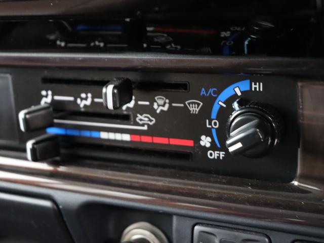 ランドクルーザー７０ ４．０　４ＷＤ　ワンオーナー　３０周年アニバーサリー　ベージュ　フォグランプ　ボディ同色オーバーフェンダー　純正アルミホイール塗装　背面タイヤカバー　純正７インチナビ　バックカメラ　コムテックドラレコ（68枚目）