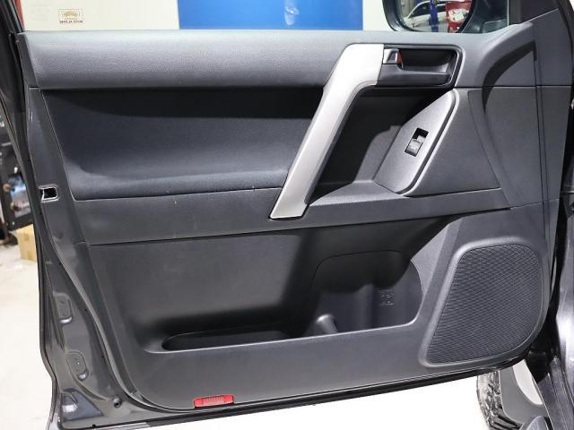 ランドクルーザープラド TX 廃盤カラー グレーメタリック リフトアップ KMC17インチアルミホイール ジオランダータイヤ 各部マットブラック グリルマーカー 新品ULTIMATE LEDテールランプ 室内灯LED(14枚目)