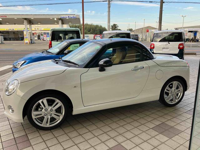 コペン セロ　電動開閉式ルーフ／１６ｃｍスピーカー・ツィーター／アクセサリーソケット／チルトステアリング／オートエアコン／キーフリーシステム／ＬＥＤヘッドランプ（オートライト付）／本革巻ステアリングホイール／（7枚目）