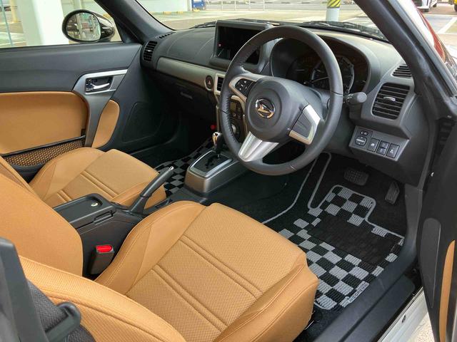 コペン セロ　電動開閉式ルーフ／１６ｃｍスピーカー・ツィーター／アクセサリーソケット／チルトステアリング／オートエアコン／キーフリーシステム／ＬＥＤヘッドランプ（オートライト付）／本革巻ステアリングホイール／（8枚目）