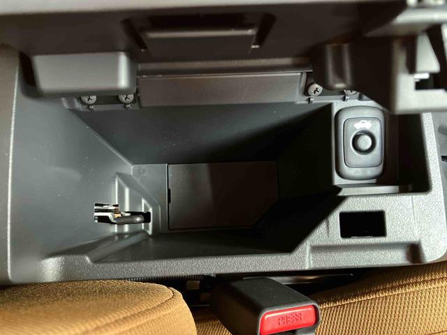 コペン セロ　電動開閉式ルーフ／１６ｃｍスピーカー・ツィーター／アクセサリーソケット／チルトステアリング／オートエアコン／キーフリーシステム／ＬＥＤヘッドランプ（オートライト付）／本革巻ステアリングホイール／（13枚目）