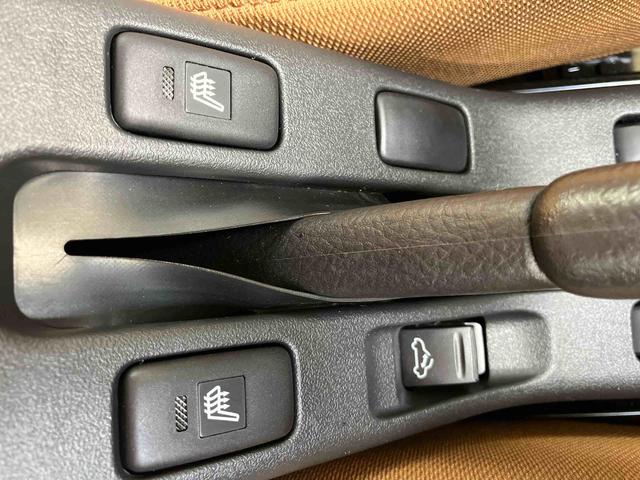 コペン セロ　電動開閉式ルーフ／１６ｃｍスピーカー・ツィーター／アクセサリーソケット／チルトステアリング／オートエアコン／キーフリーシステム／ＬＥＤヘッドランプ（オートライト付）／本革巻ステアリングホイール／（14枚目）