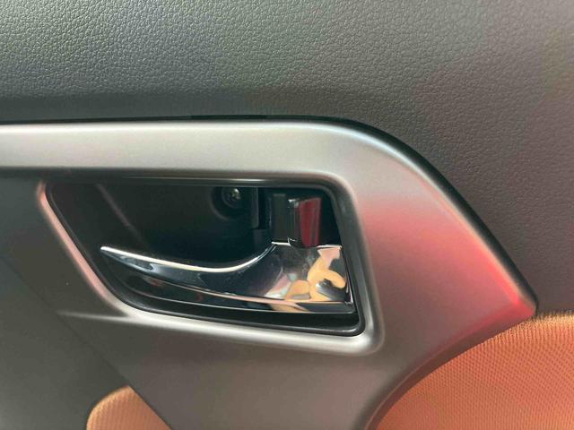 コペン セロ　電動開閉式ルーフ／１６ｃｍスピーカー・ツィーター／アクセサリーソケット／チルトステアリング／オートエアコン／キーフリーシステム／ＬＥＤヘッドランプ（オートライト付）／本革巻ステアリングホイール／（19枚目）