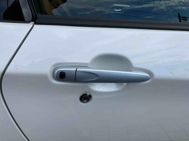 コペン セロ　電動開閉式ルーフ／１６ｃｍスピーカー・ツィーター／アクセサリーソケット／チルトステアリング／オートエアコン／キーフリーシステム／ＬＥＤヘッドランプ（オートライト付）／本革巻ステアリングホイール／（26枚目）