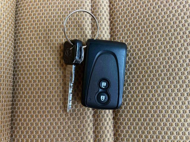 コペン セロ　電動開閉式ルーフ／１６ｃｍスピーカー・ツィーター／アクセサリーソケット／チルトステアリング／オートエアコン／キーフリーシステム／ＬＥＤヘッドランプ（オートライト付）／本革巻ステアリングホイール／（30枚目）