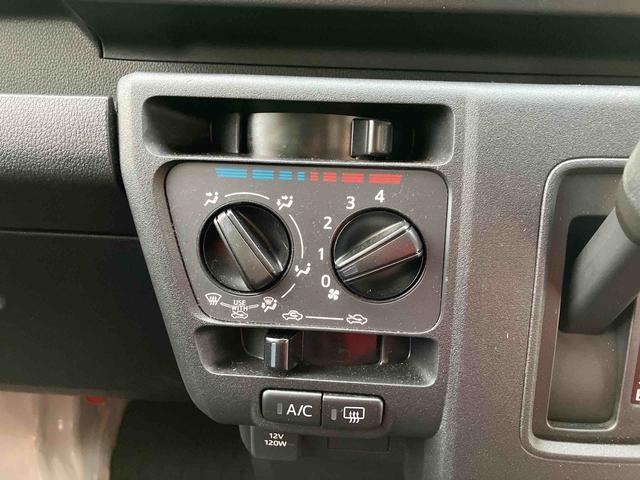 ハイゼットカーゴ ＤＸ　衝突被害軽減ブレーキ　コーナーセンサー　オートライト　プライバシーガラス　フロントパワーウィンドウ　オーバーヘッドシェルフ　スピーカー一体型ＡＭ・ＦＭラジオ　キーレスエントリー　アイドリングストップ（5枚目）