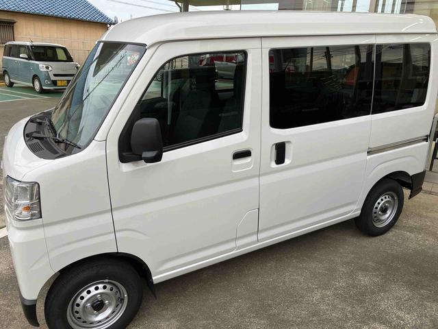 ハイゼットカーゴ ＤＸ　衝突被害軽減ブレーキ　コーナーセンサー　オートライト　プライバシーガラス　フロントパワーウィンドウ　オーバーヘッドシェルフ　スピーカー一体型ＡＭ・ＦＭラジオ　キーレスエントリー　アイドリングストップ（19枚目）