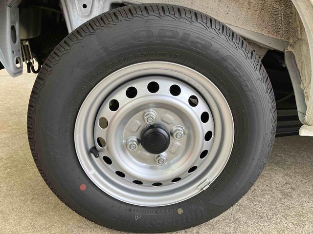 ハイゼットカーゴ ＤＸ　衝突被害軽減ブレーキ　コーナーセンサー　オートライト　プライバシーガラス　フロントパワーウィンドウ　オーバーヘッドシェルフ　スピーカー一体型ＡＭ・ＦＭラジオ　キーレスエントリー　アイドリングストップ（23枚目）