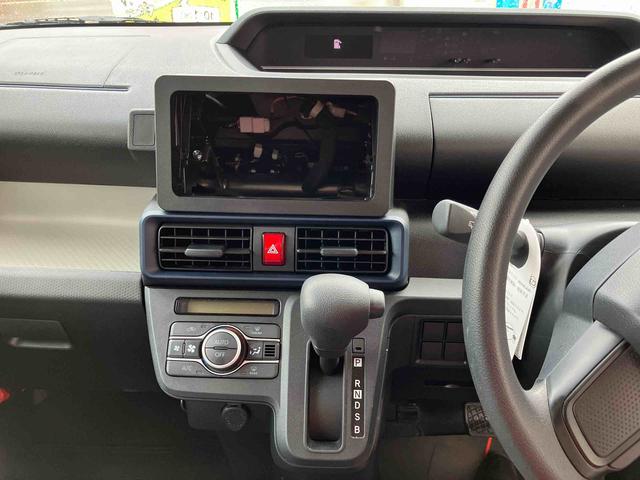 タント L オーディオレス 両側手動スライドドア 衝突回避支援ブレーキ 誤発進抑制装置 アイドリングストップ プッシュボタンスタート スマートキー 盗難防止装置イモビライザー オートライト LEDヘッドライト(3枚目)