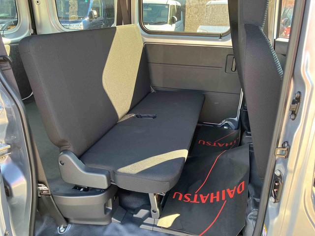 ハイゼットカーゴ DX マニュアル車/衝突回避支援システム/オートハイビーム/横滑り防止装置/コーナーセンサー/スペアタイヤ/AM・FMラジオ/マニュアルエアコン/アイドリングストップ/キーレス/オーバーヘッドシェルフ(11枚目)