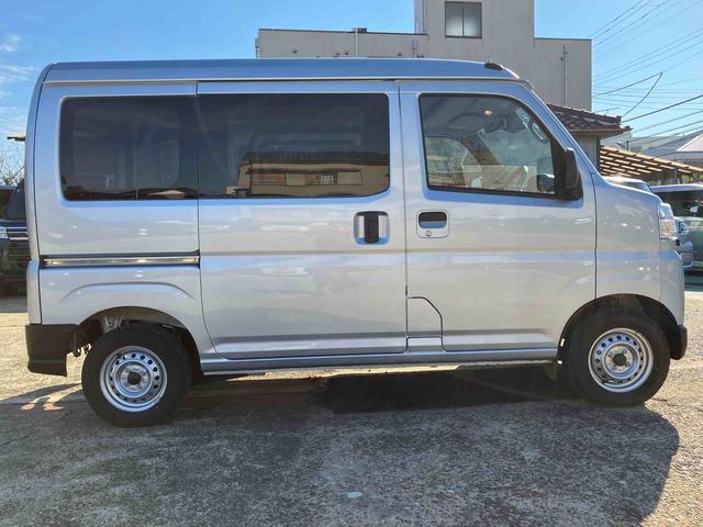 ハイゼットカーゴ DX マニュアル車/衝突回避支援システム/オートハイビーム/横滑り防止装置/コーナーセンサー/スペアタイヤ/AM・FMラジオ/マニュアルエアコン/アイドリングストップ/キーレス/オーバーヘッドシェルフ(15枚目)