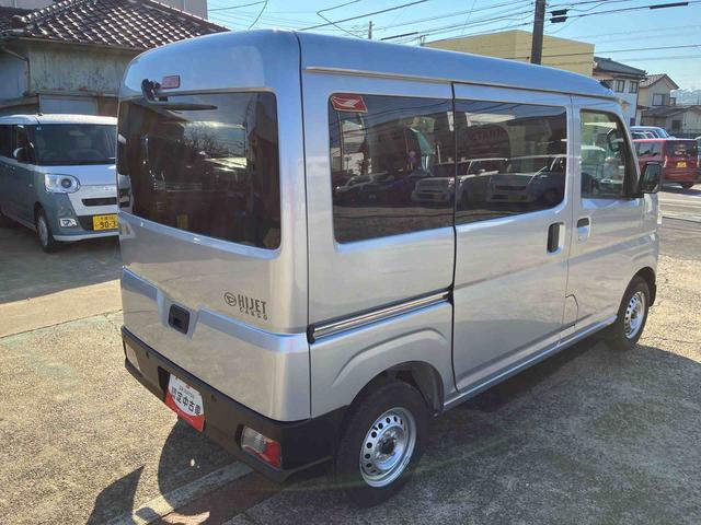 ハイゼットカーゴ DX マニュアル車/衝突回避支援システム/オートハイビーム/横滑り防止装置/コーナーセンサー/スペアタイヤ/AM・FMラジオ/マニュアルエアコン/アイドリングストップ/キーレス/オーバーヘッドシェルフ(16枚目)