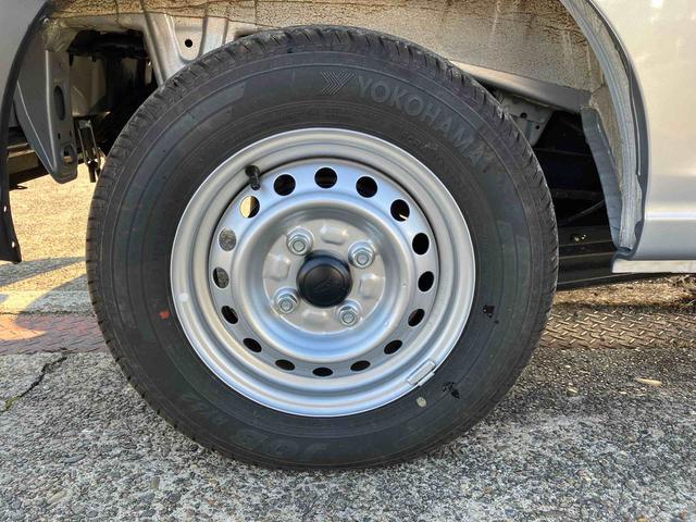 ハイゼットカーゴ DX マニュアル車/衝突回避支援システム/オートハイビーム/横滑り防止装置/コーナーセンサー/スペアタイヤ/AM・FMラジオ/マニュアルエアコン/アイドリングストップ/キーレス/オーバーヘッドシェルフ(20枚目)